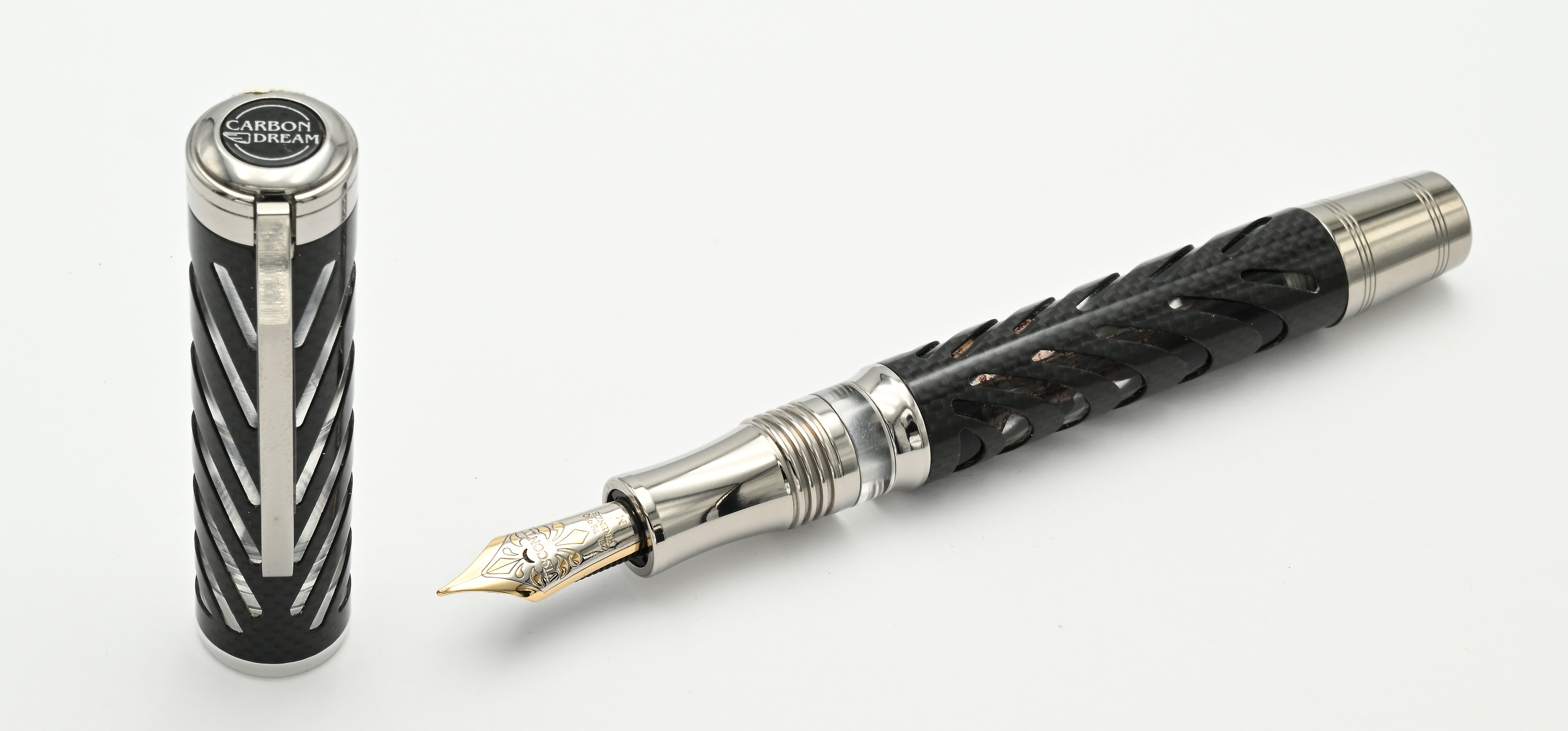 Visconti, Carbon Dream (Penna stilografica in carbonio con dettagli placcati in titanio) — Edizio...