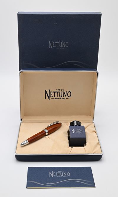 Nettuno (1911), Tridente — Penna stilografica in resina con particolari rodiati
