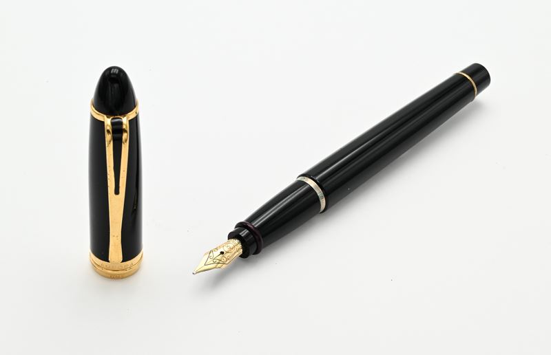 Penna stilografica, Aurora — pennino M in oro giallo 14 Kt