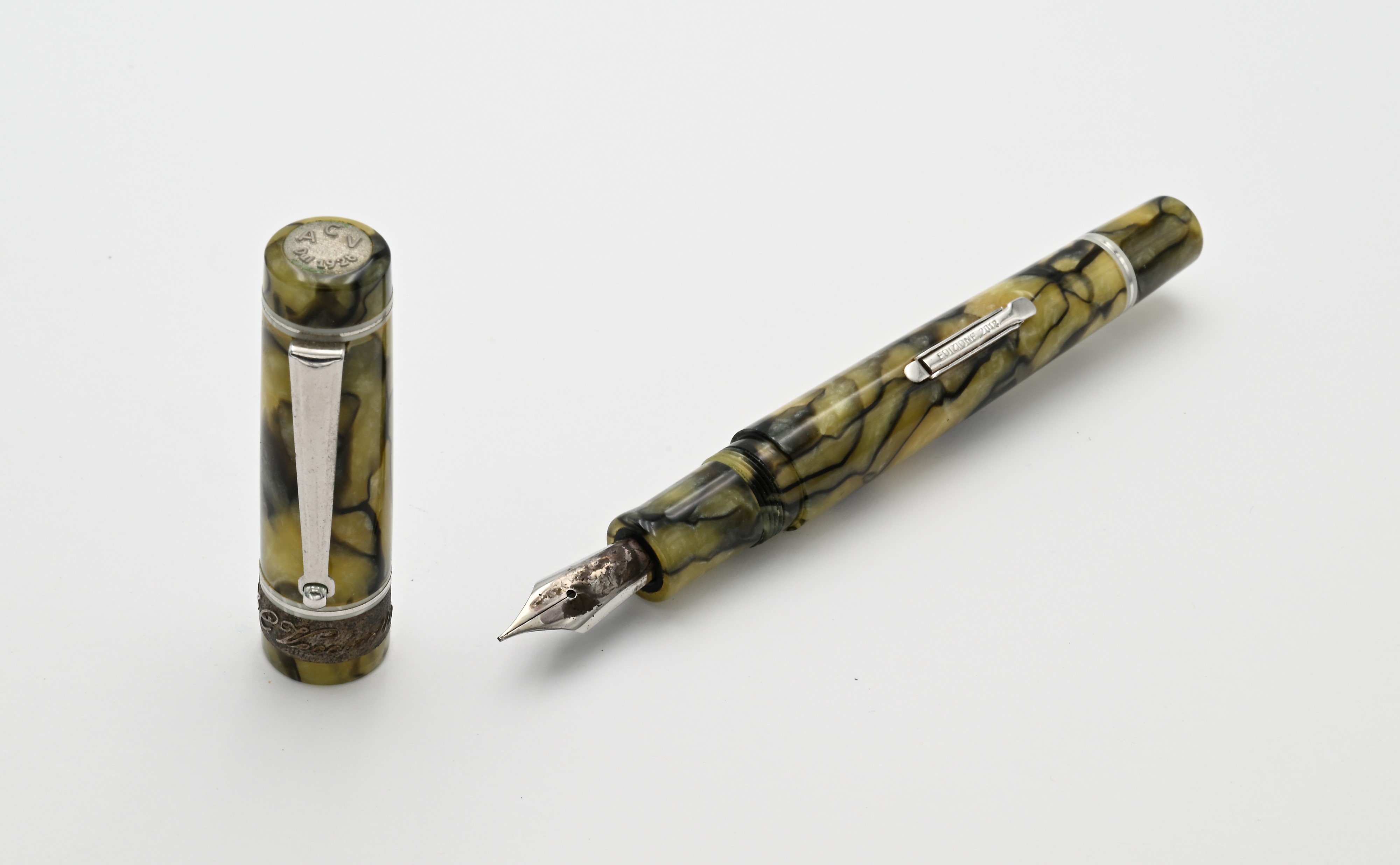 Delta Vecchietti, penna stilografica in resina verde chiaro con finiture in argento 925/000