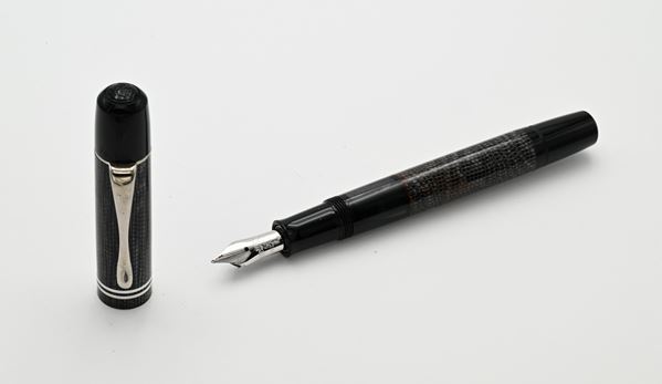 Pelikan - Penna stilografica in resina  - Asta Asta a Tempo - Orologi da Polso, da Tasca, da Tavolo, Penne e Oggetti da Scrivania - Casa d'Aste Arcadia