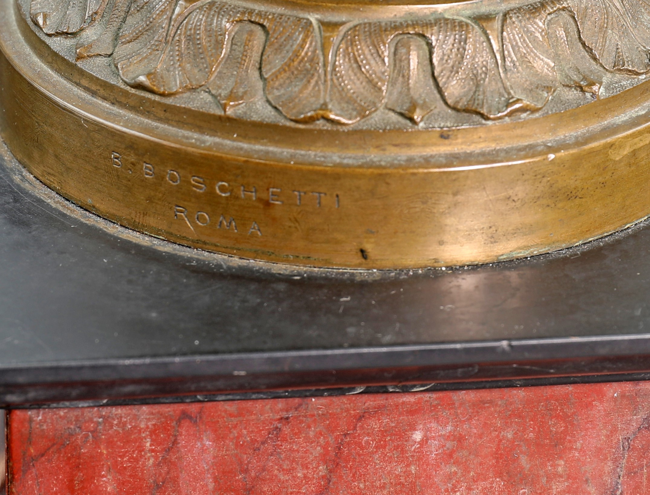 Benedetto Boschetti - Vaso in bronzo patinato con foglie d’edera e rilievi ispirati a coppe pompe...