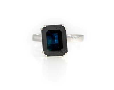 Oro bianco 750/000, Anello con zaffiro