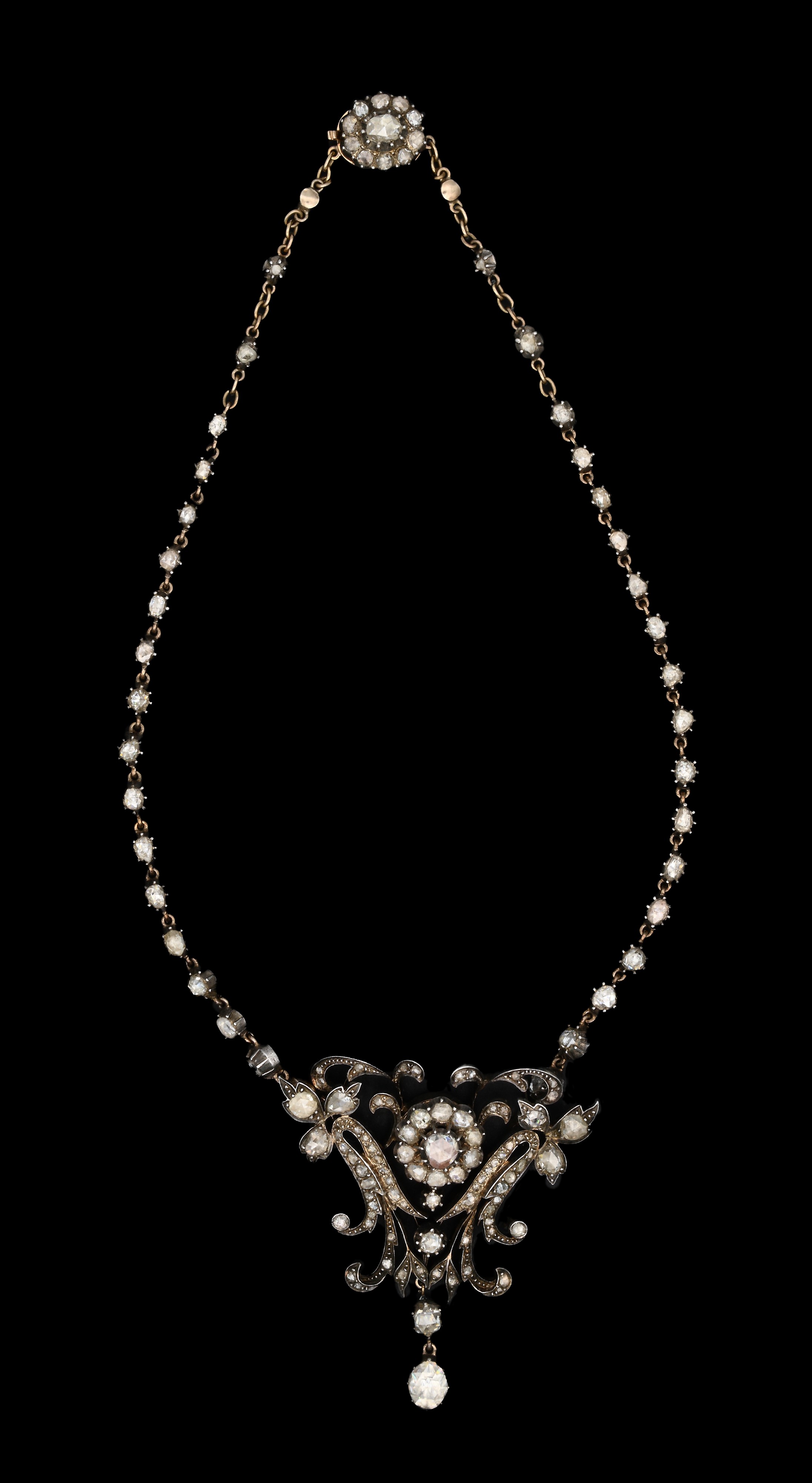 Collana pettorale in oro, argento, diamanti.