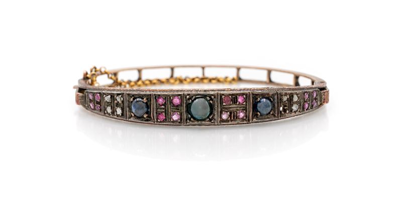Bracciale rigido antico in oro, argento, zaffiri, rubini e diamanti