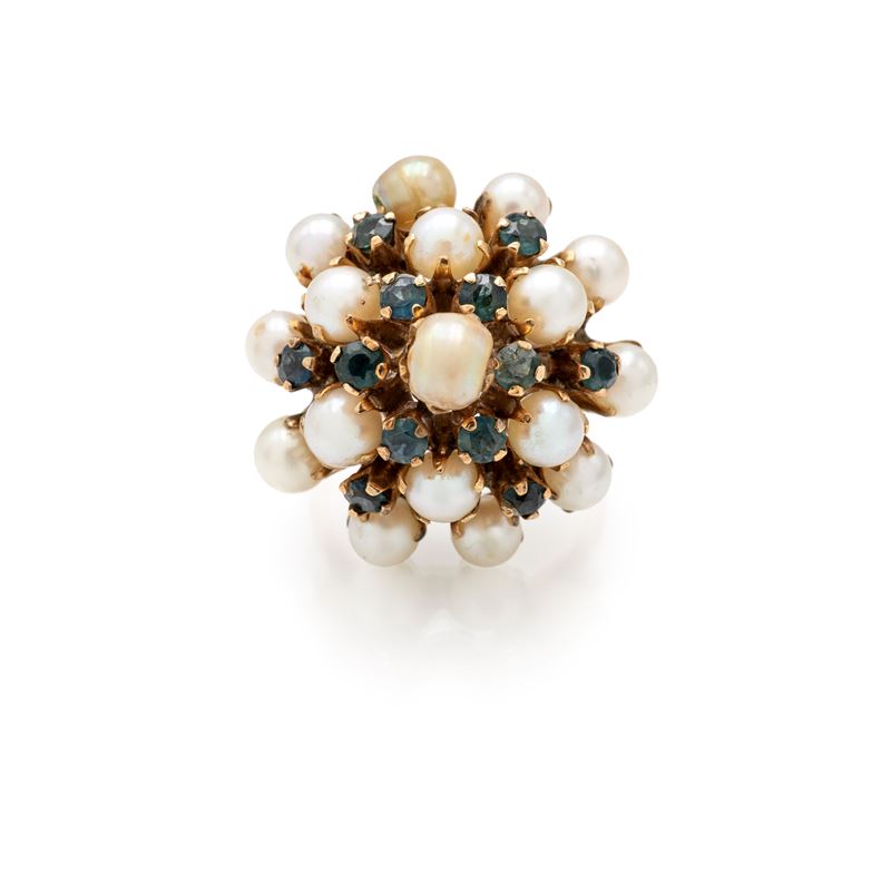 Anello a fiore in oro giallo 750, perle e zaffiri