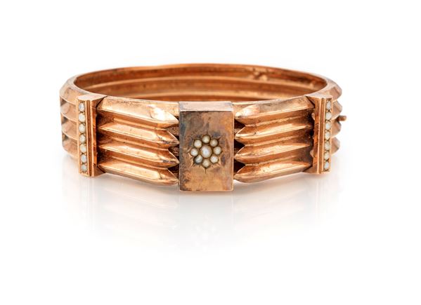 Bracciale rigido antico in oro a basso titolo e perle