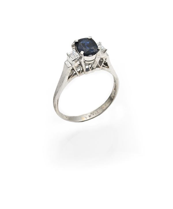 Anello in platino, zaffiro e diamanti