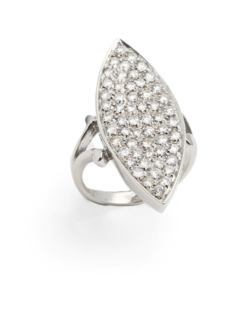 Anello a marquise in oro e brillanti
