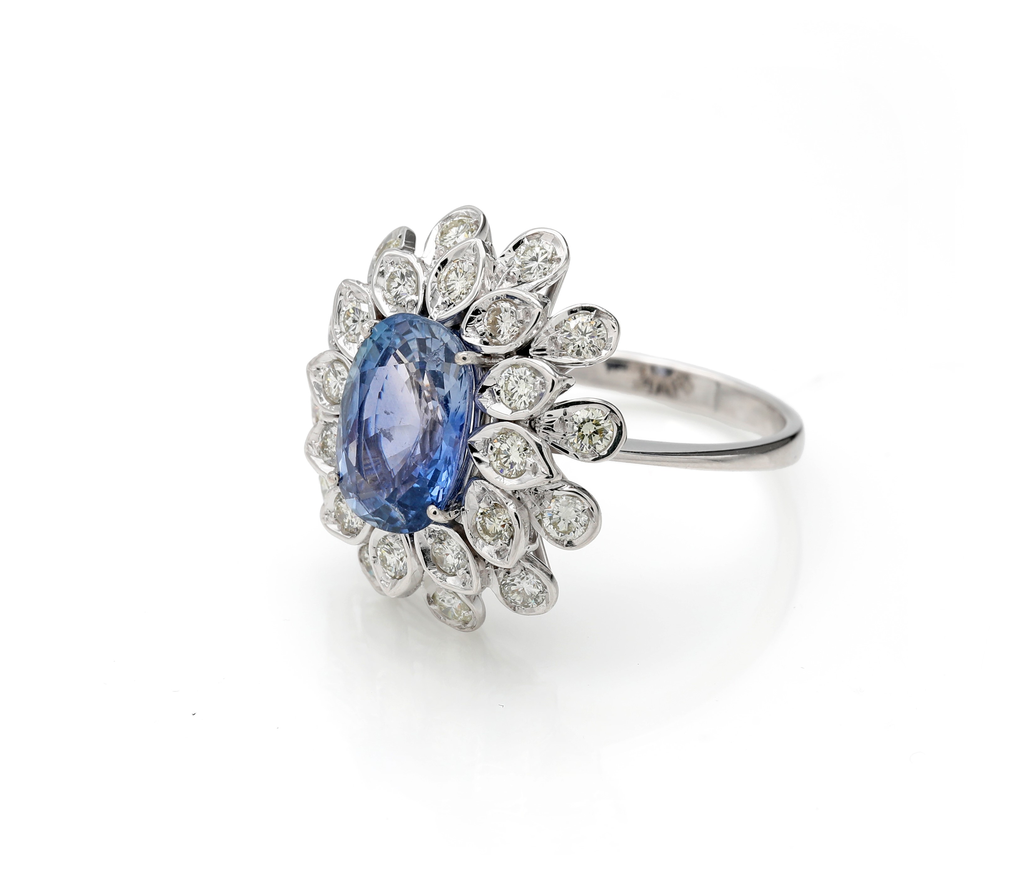 Anello classico in oro bianco 750, zaffiro ovale e brillanti