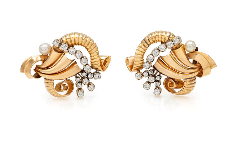 Coppia di clips in oro, diamanti e perle