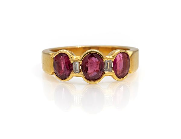 Anello a fascia in oro e rubini