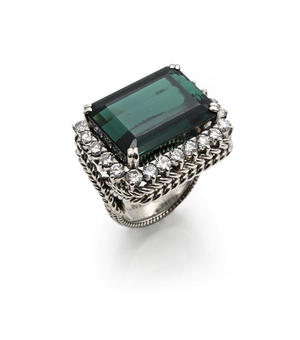 Anello in oro tormalina verde e brillanti