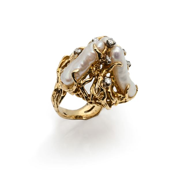 Anello in oro, perle Feather (perle del Mississippi) e brillanti