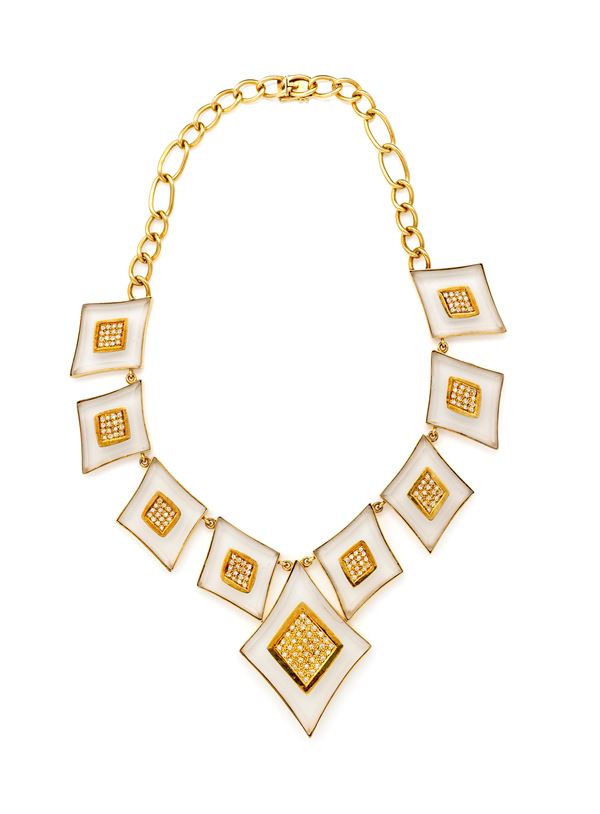 Collana in oro, cristallo di rocca satinato e brillanti