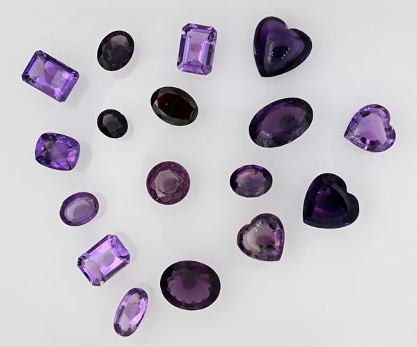 Lotto di ametiste miste ct. 200  - Auction Time Auction -  Gems of a Thousand Colors - Casa d'Aste Arcadia