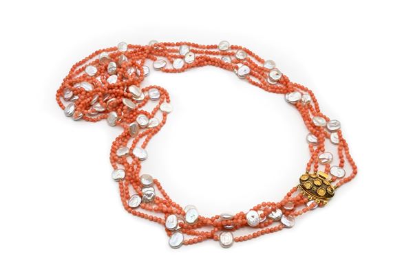 Collana a 5 fili in perle e corallo