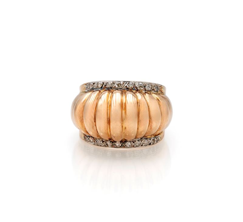 Anello a cupola in oro rosa 750/000 con brillanti