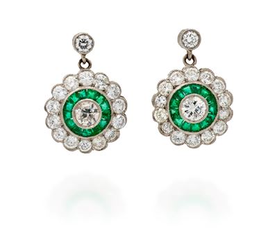 Coppia di orecchini in platino 950/000 con brillanti e smeraldi