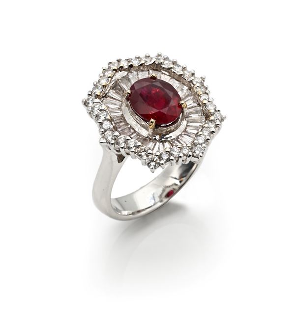 Anello in oro, rubino centrale e diamanti