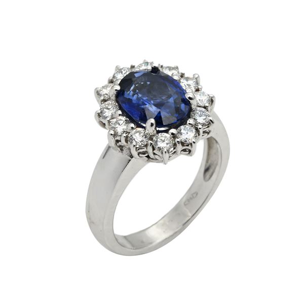 Anello in oro, zaffiro e brillanti