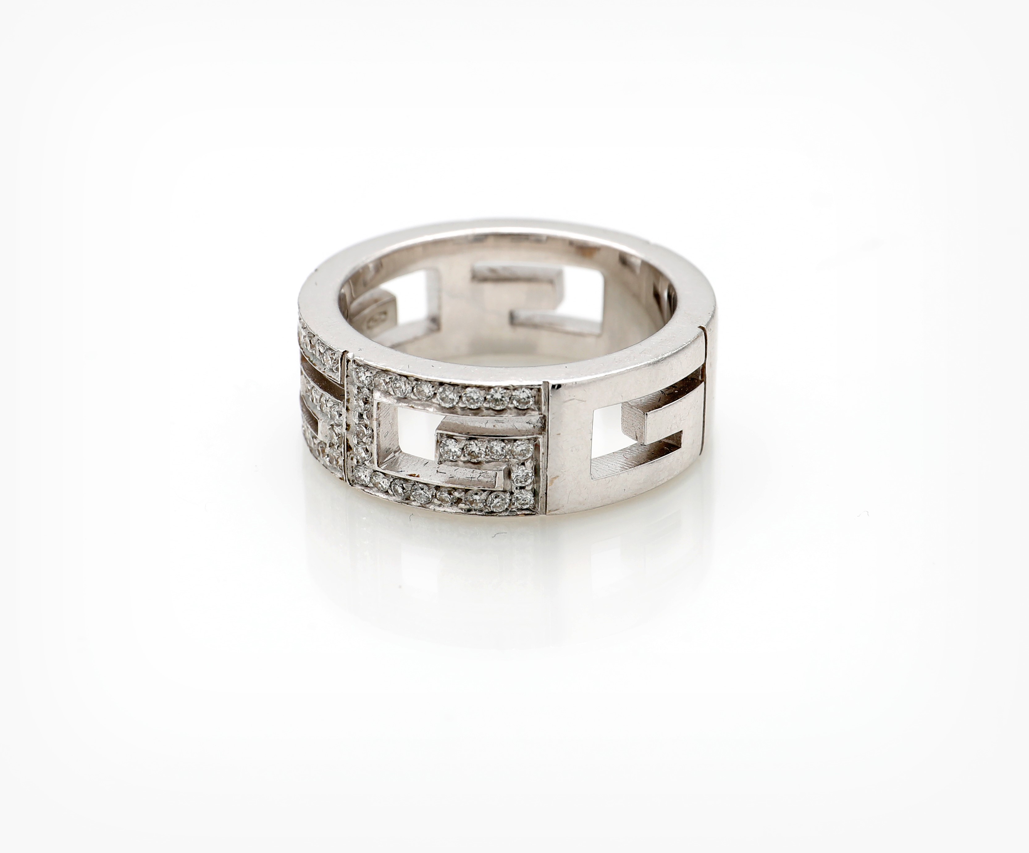 Gucci, Anello in oro bianco 750/000 con brillanti