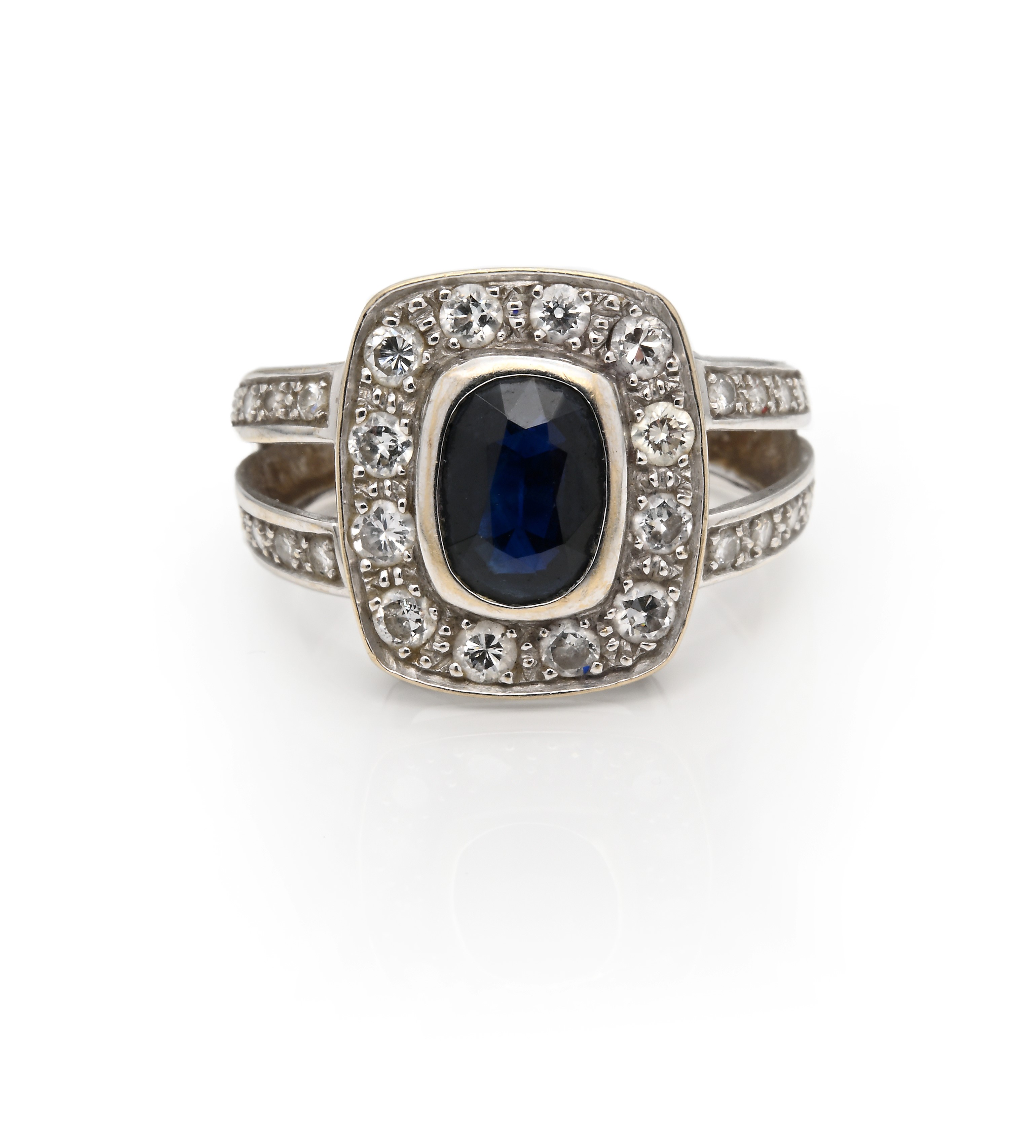 Anello in oro bianco 750/000 con zaffiro e brillanti