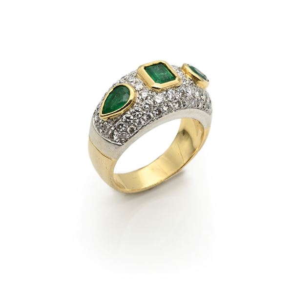 Anello in oro, smeraldi e brillanti