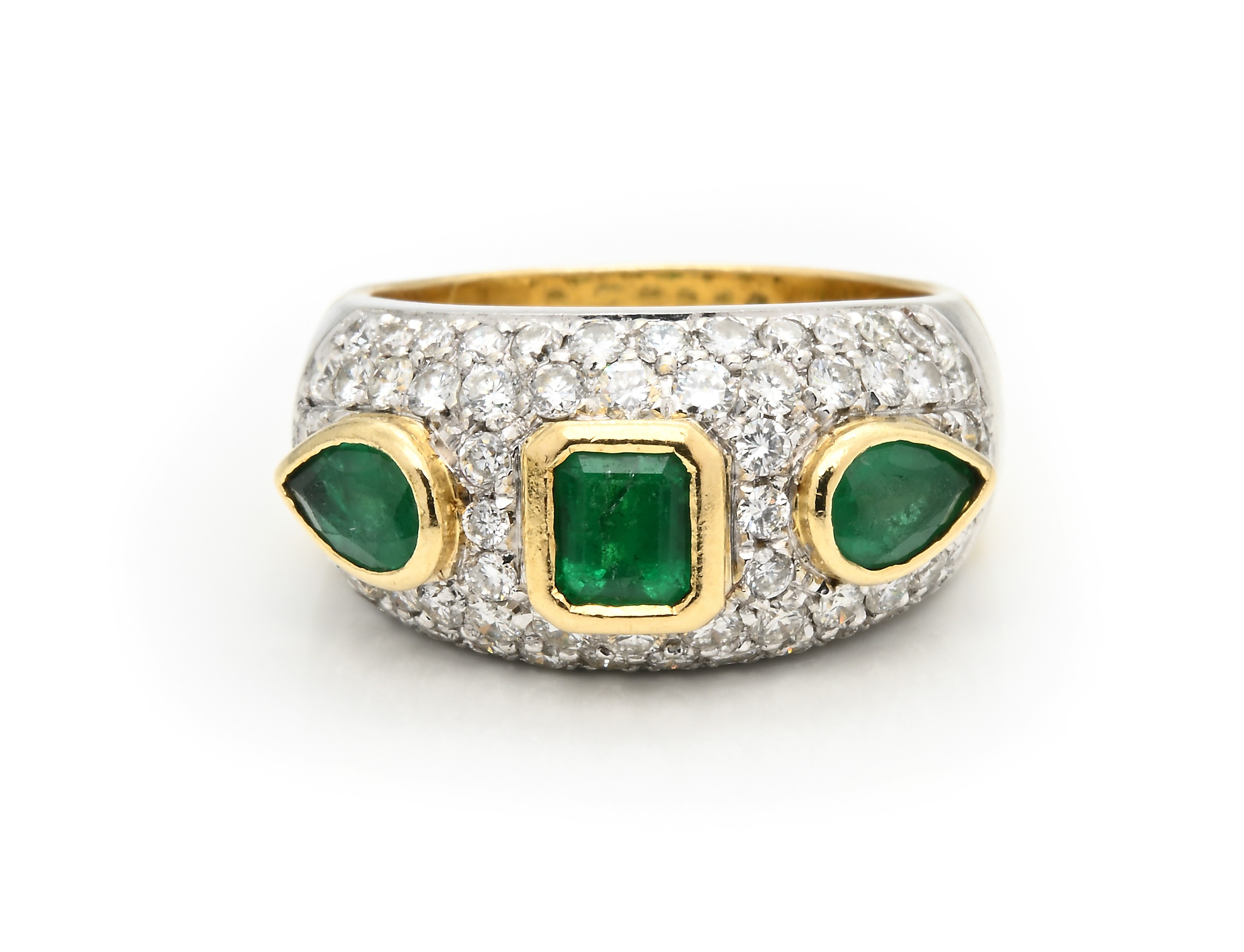 Anello in oro 750/000 con smeraldi e diamanti