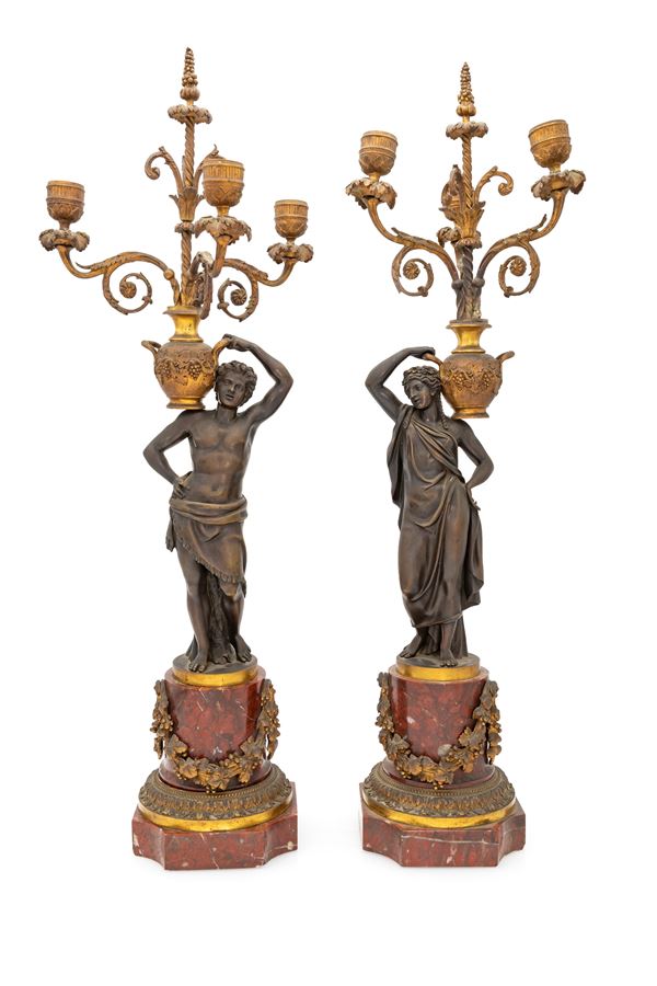 Coppia di candelabri figurativi in bronzo brunito e dorato, Francia, fine XVIII/inizi XIX secolo 