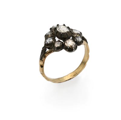 Anello antico in oro giallo 750/000 e argento con elementi in diamanti