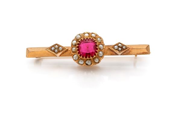 Spilla antica in oro e tormalina rosa e perle