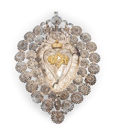 Ex voto in lamina d’argento a forma di cuore, con incisione e iniziali dorate “Per Grazia Ricevut...