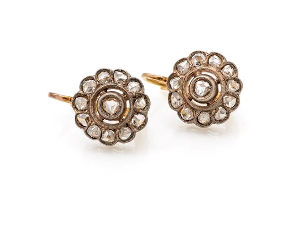 Orecchini a monachina in oro, argento e diamanti in taglio rosa