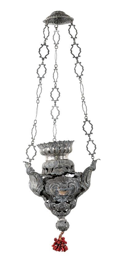 Lamina d’argento sbalzata, Lampada liturgica pensile con decorazioni barocche e rococò (sec. XVII...