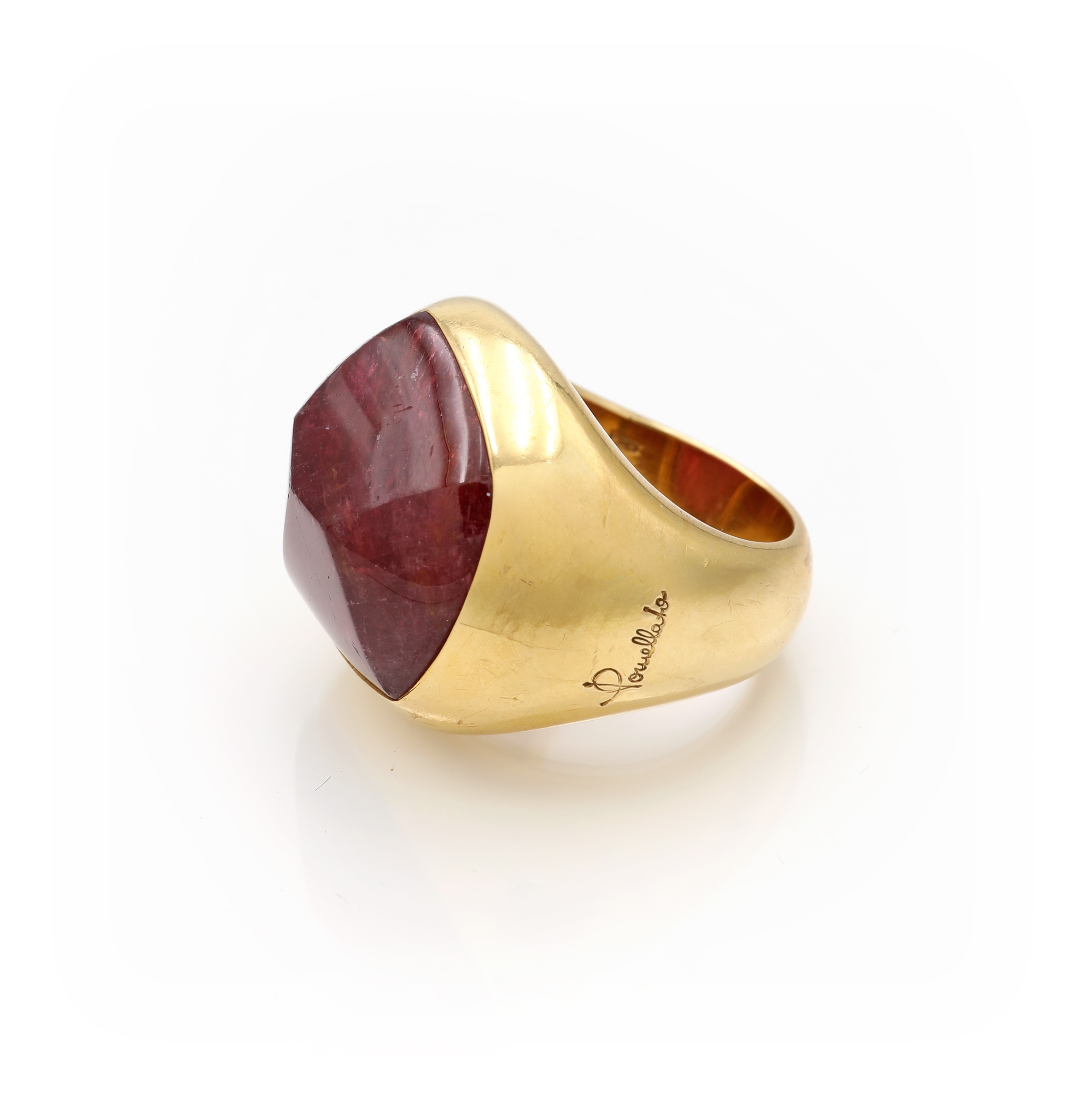 Pomellato, Anello in oro giallo 750/000 con granato