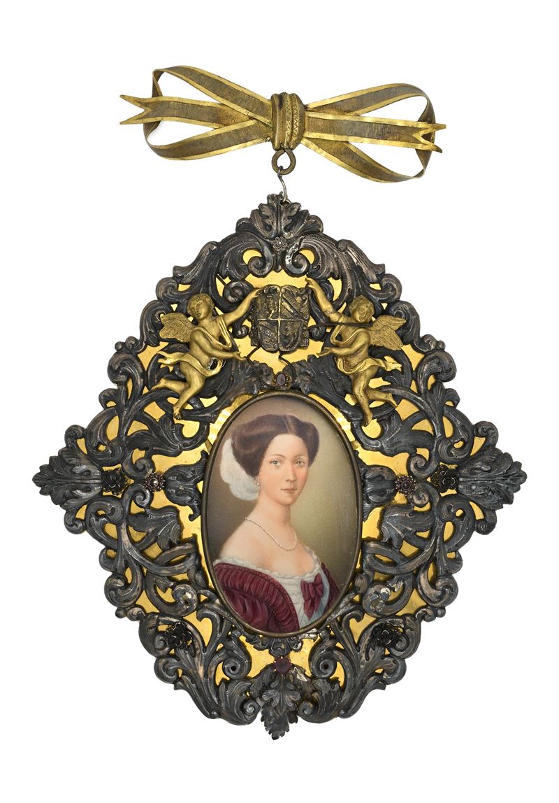 XIX secolo, Grande pendente in ottone e argento con miniatura e gemme rosse