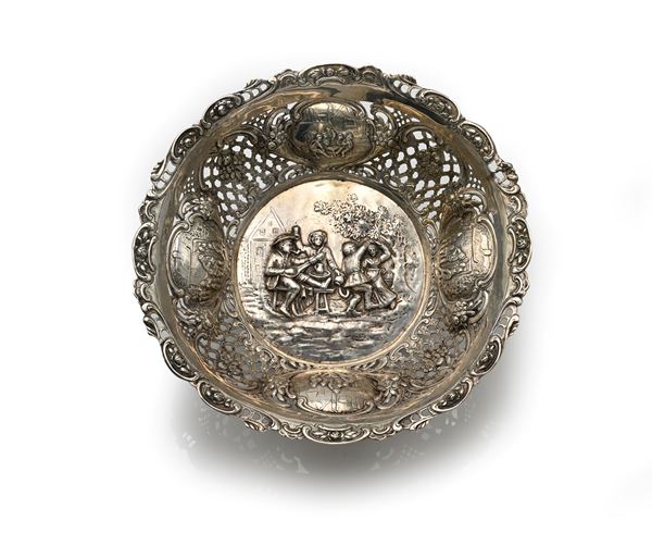 Centrotavola in argento 830/000 sbalzato