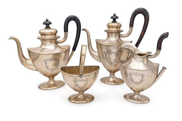 Servizio da tè e caffè composto da quattro elementi con manici ebanizzati (uno rotto)