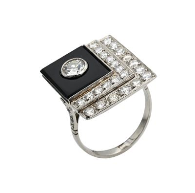 Anello in stile Déco, platino 900/000, diamanti e onice