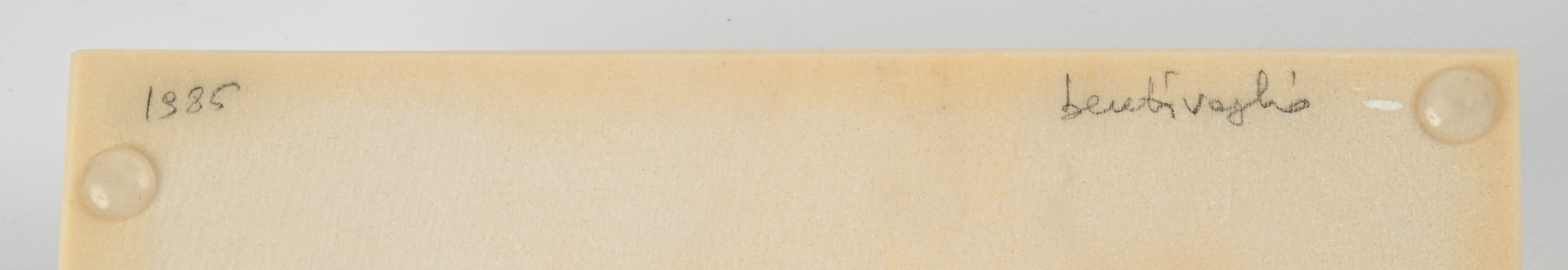 Mirella Bentivoglio - Libro con uovo bianco (scultura in marmo)
