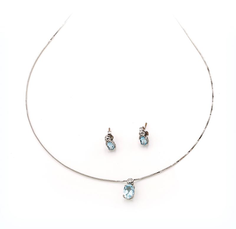 Parure in oro bianco 750/000, acquamarine e brillanti: collana e coppia di orecchini