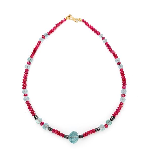 Collana in oro, rubini, ematite e fluoriti