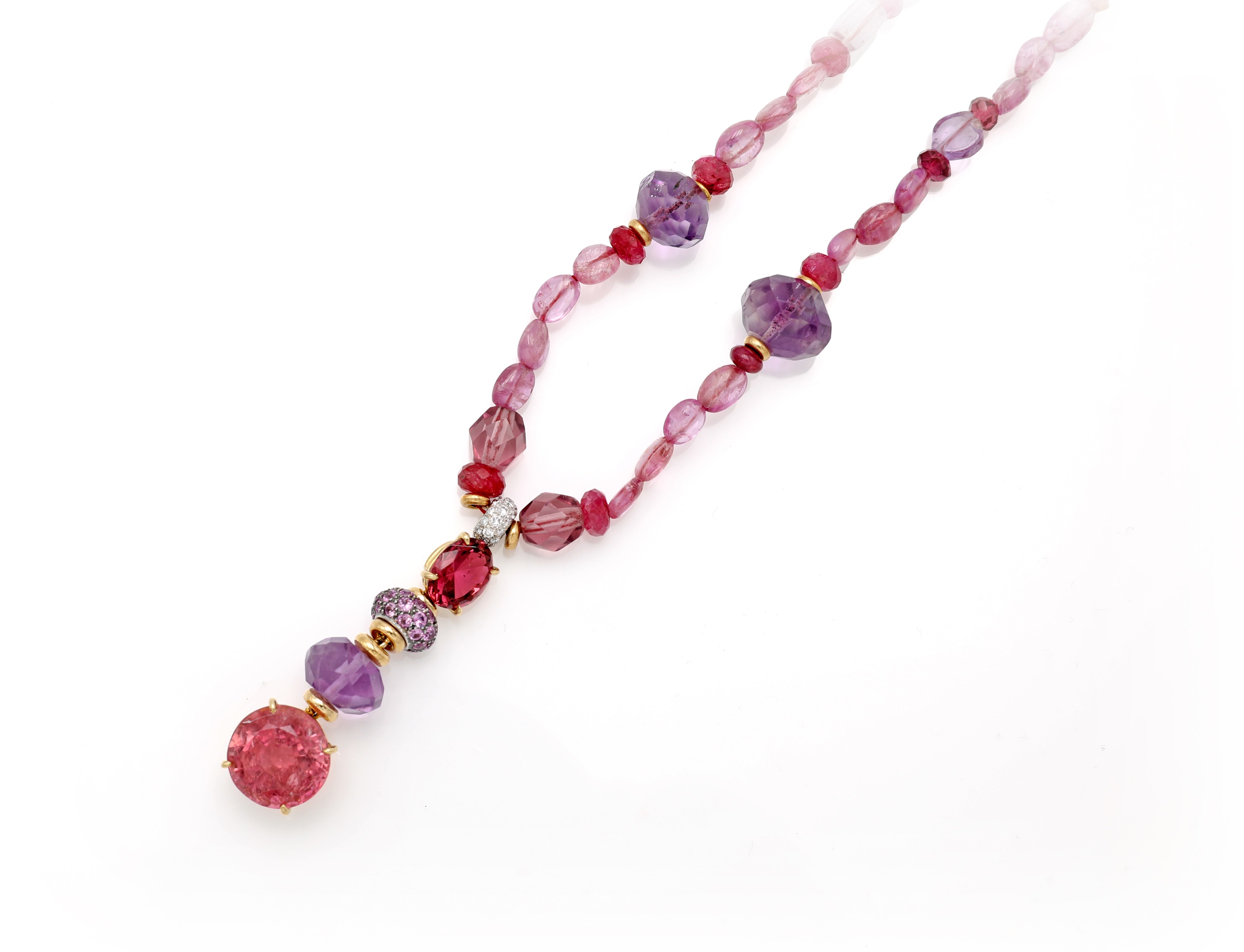Oro giallo 750/000, Lunga collana con zaffiri rosa, brillanti, ametiste e tormaline