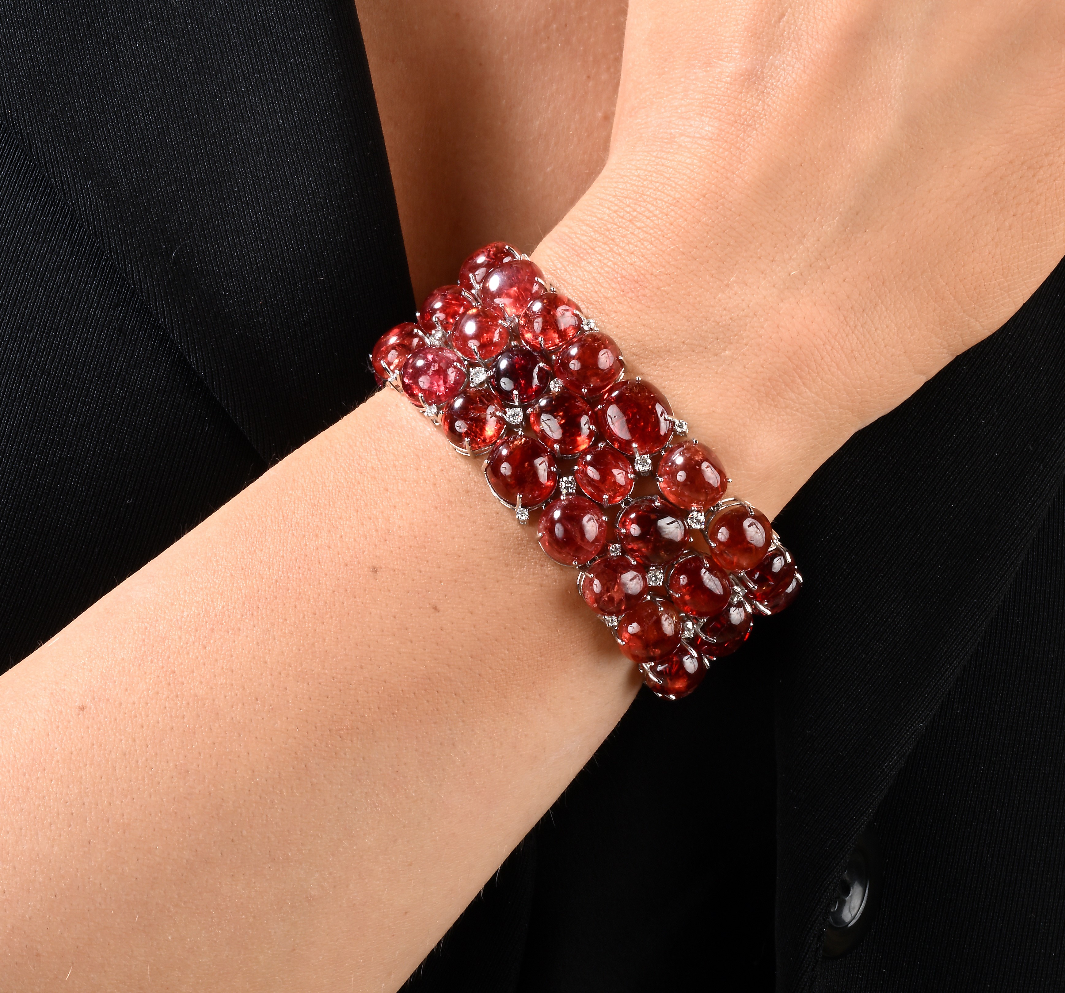 Bracciale in oro bianco 585/000 con spinelli cabochon e diamanti