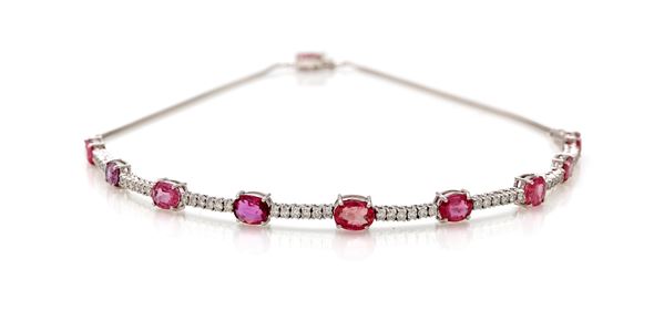 Girocollo in oro, zaffiri rosa, zaffiri Padparadscha e brillanti