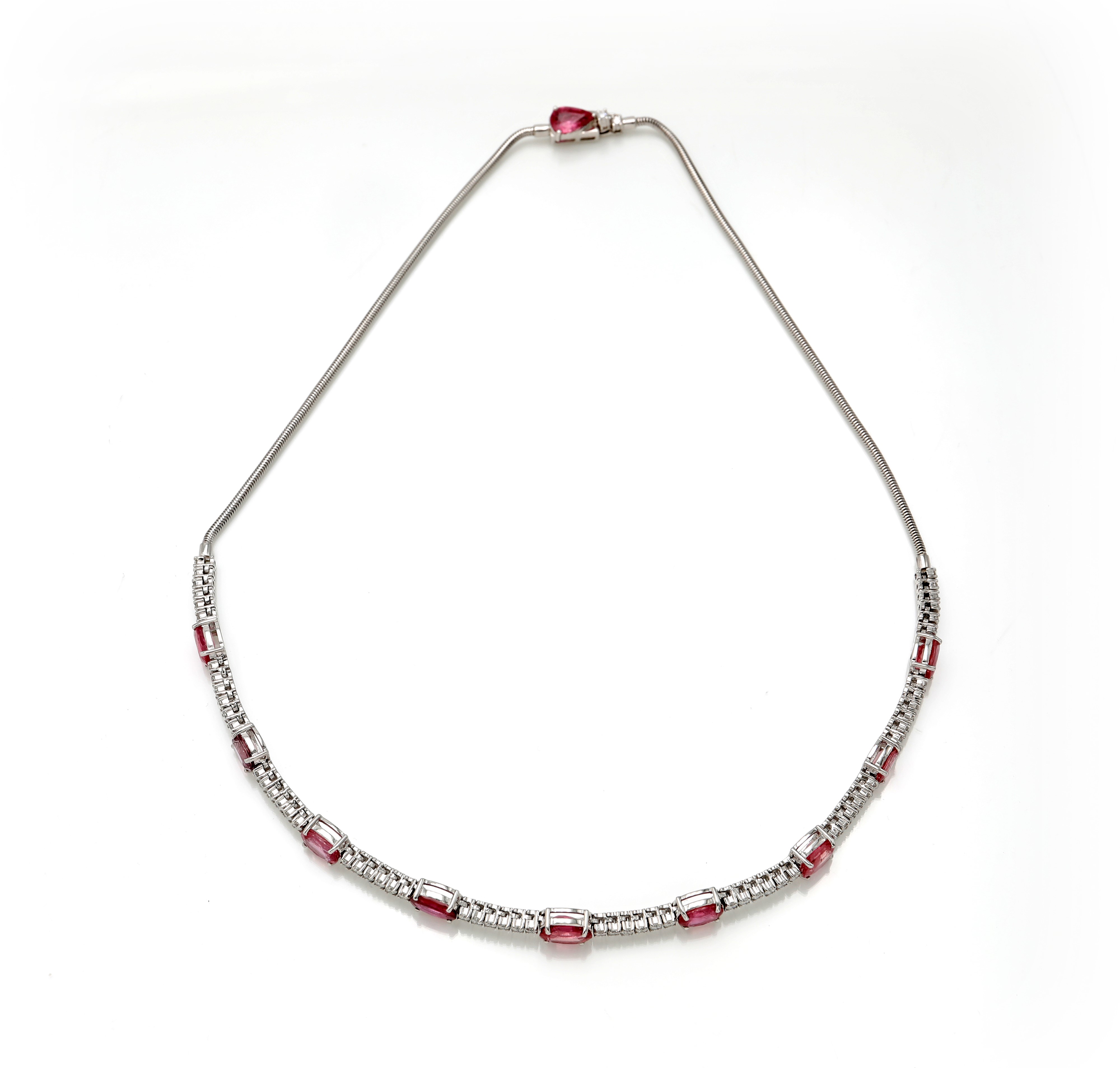 Girocollo in oro bianco 750/000 con zaffiri rosa, zaffiri Padparadscha e diamanti