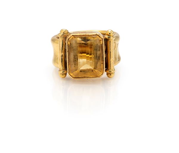 Anello in oro e quarzo citrino