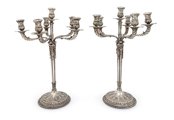 Coppia di candelabri in argento 800/000 a sei luci