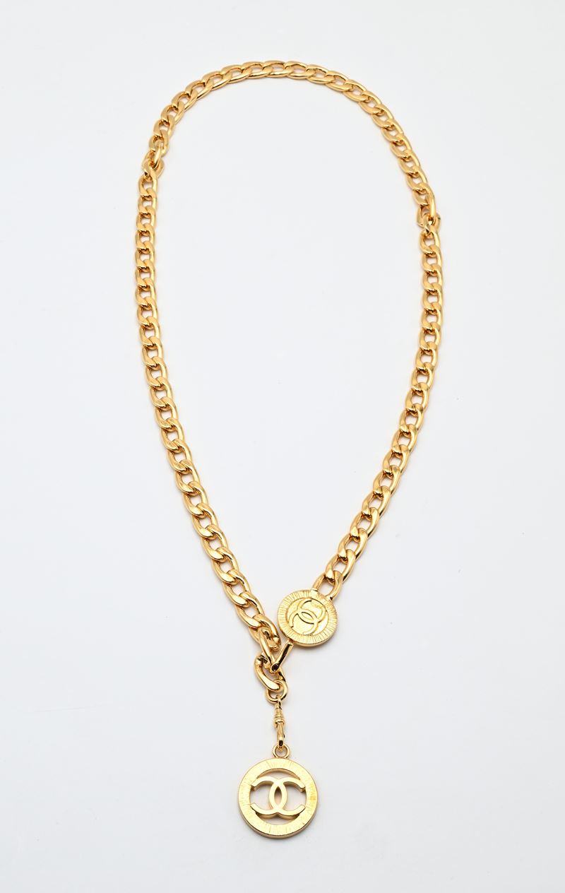 Chanel collana/cintura a catena con charms in metallo dorato